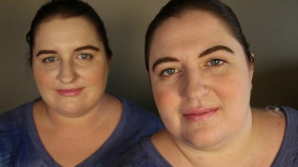 Den 33-årige Jennifer fra Texas og den 23-årige Amber fra North Carolina mødtes fem minutter efter registrering på Twin Strangers hjemmeside (Twins Strangers), som hjælper folk med at finde deres modstykke fra hele verden
