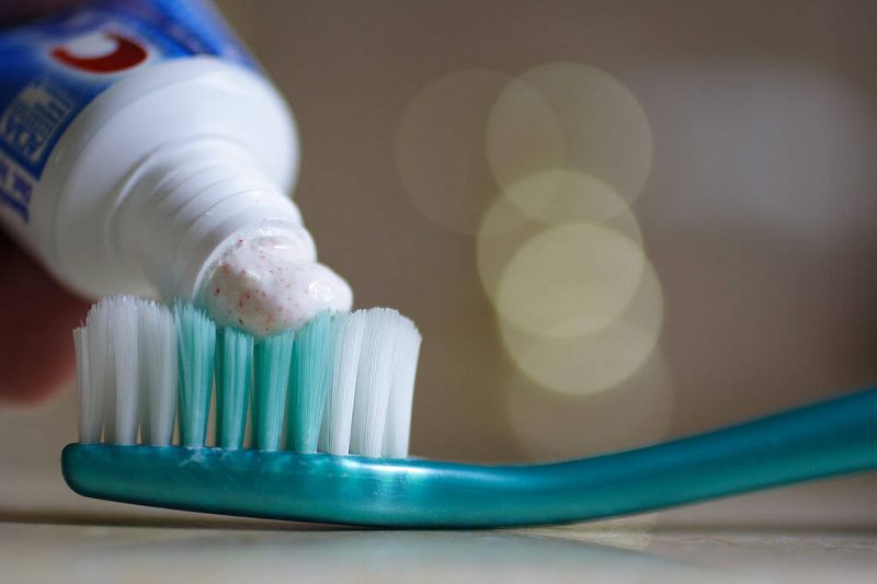 Зубная паста с микрогранулами