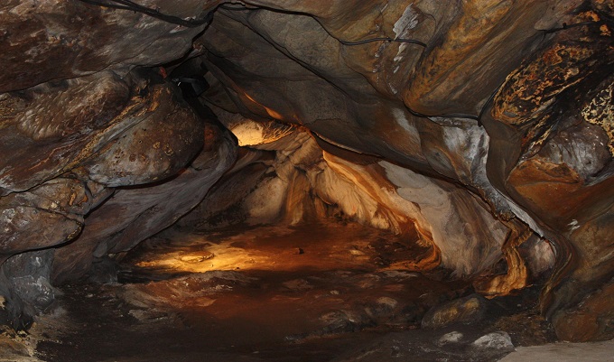 Посетите пещеру и проверьте магическую атмосферу здесь