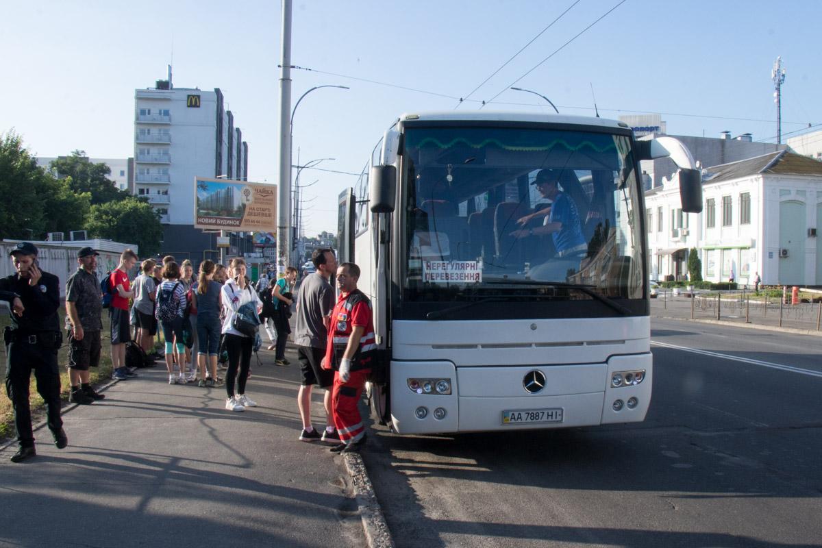 В автобусе находилось 25 детей