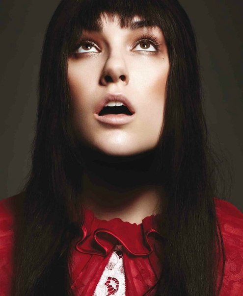 Карьеру модели Саша Грей начала с сотрудничества с группой The Smashing Pumpkins, сфотографировавшись для обложки альбома «Zeitgeist» (2007), а позже появившись в клипе на композицию «Superchrist»